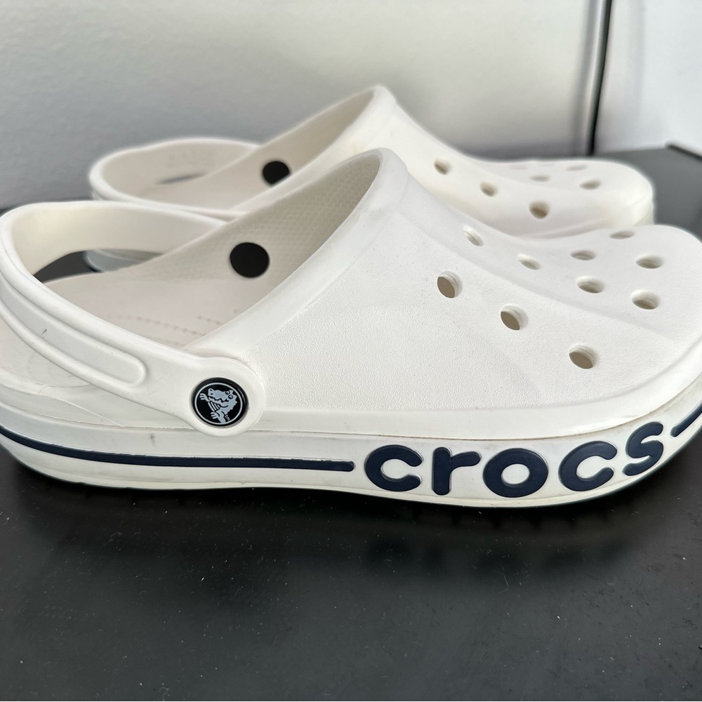 CROCS White Sandals with Ventilation Holes and Heel Strap